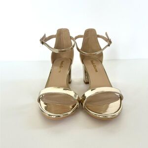 Amazon Heels Charm. Size 8. Gold